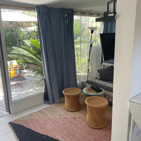 Cozy House With Parking And Garden Lejlighed